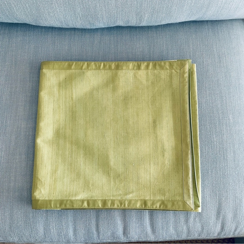 Crate&Barrel Leaf Green Table Runner